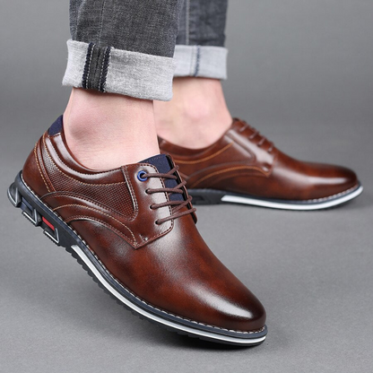 Sapatos de Couro Envernizado Lisos e Ortopédicos para Homem